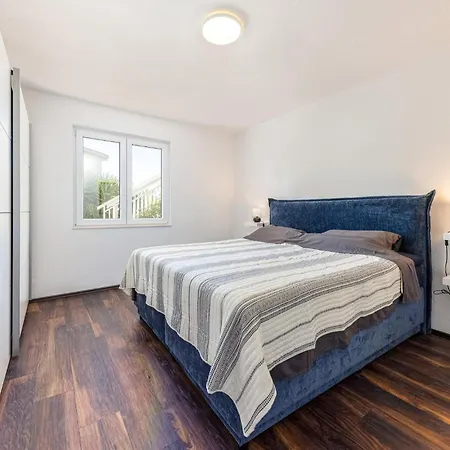 5 Bedroom Cozy In *