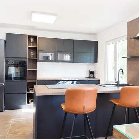 5 Bedroom Cozy In Vakantiehuis *