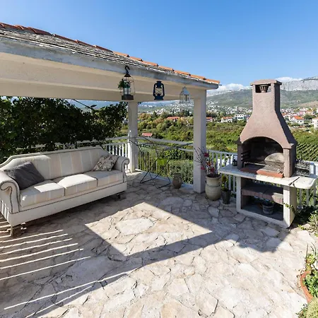 Vakantiehuis 5 Bedroom Cozy In Podstrana